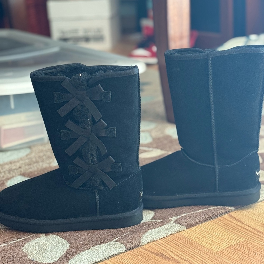 Koolaburra Black Winter Boots with Bow Detail